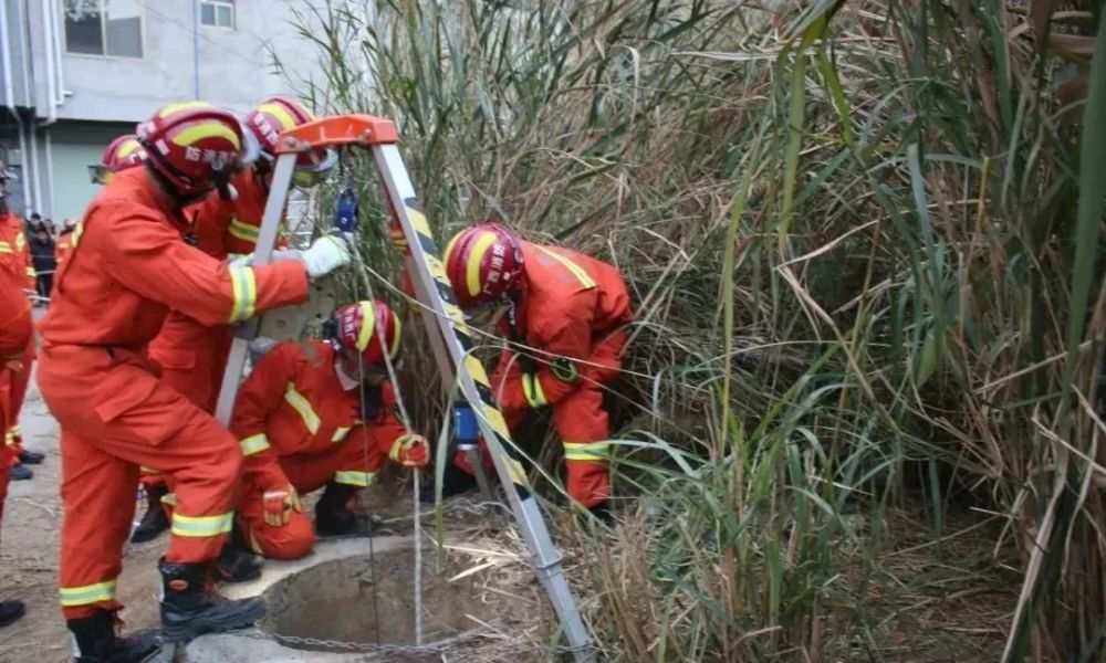 救援三脚架应急营救桂林两位坠井小朋友